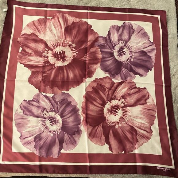 Pierre Cardin scarf 35x35 inch - Picture 1 of 5